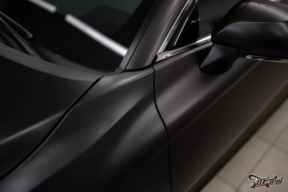 Toyota Camry. Оклейка кузова в Satin Black и окрас дисков в черный глянец.